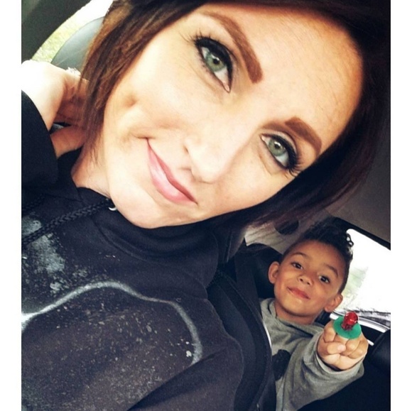 Follow me on IG 📷 Meet your Posher, Renee' - Picture 5 of 11